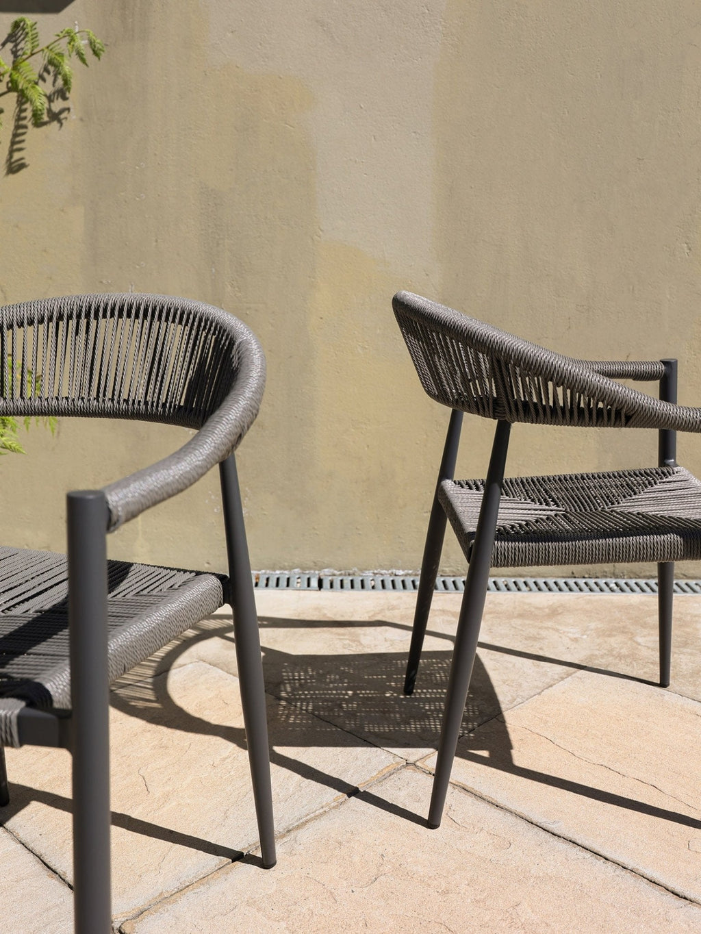 Chaise en aluminium empilable avec dossier incurvé pour terrasse