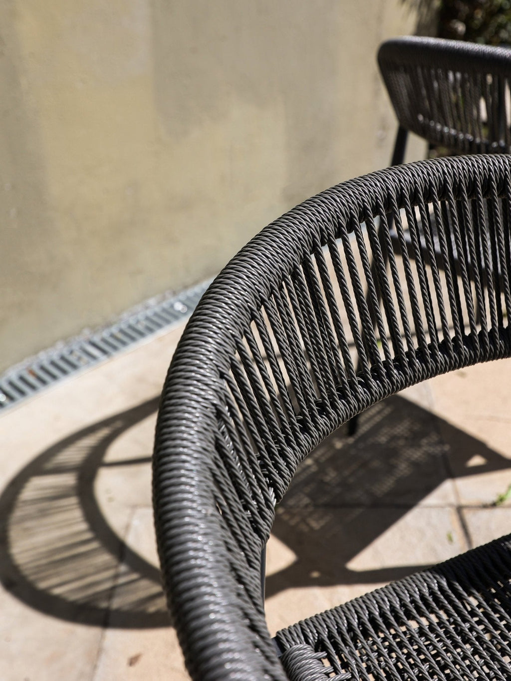 Chaise en aluminium empilable avec dossier incurvé pour terrasse