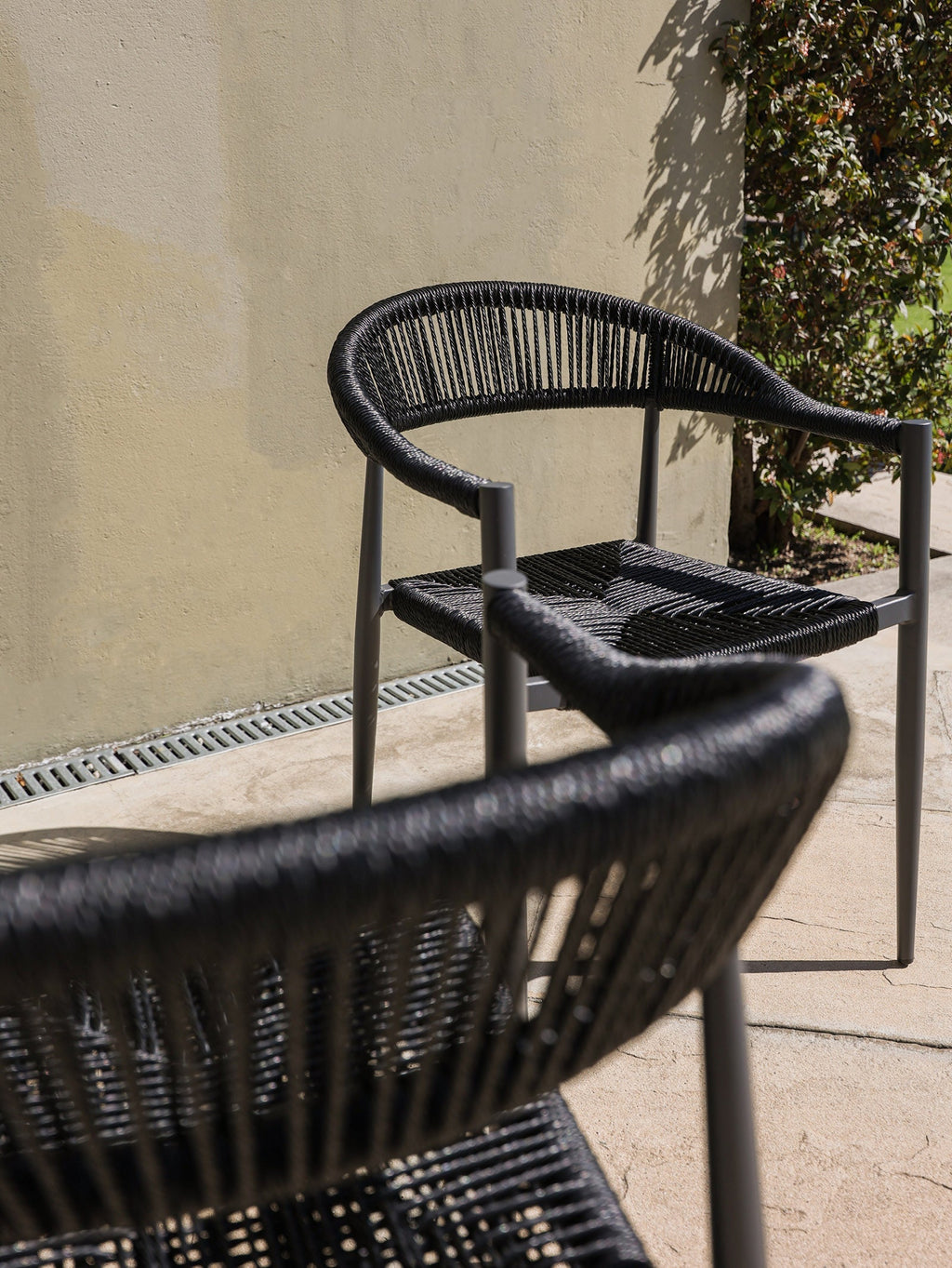 Chaise en aluminium avec dossier incurvé et empilable pour terrasse
